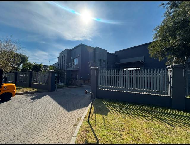1,551M² WAREHOUSE TO LET IN SPARTAN